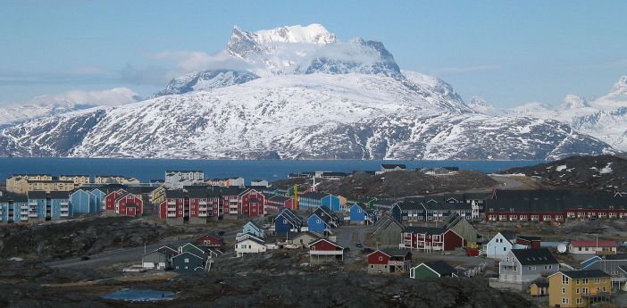 1280px-Nuuk_city_below_Sermitsiaq
